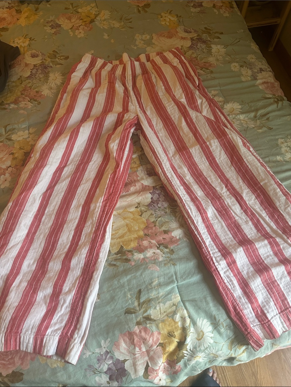 Old Navy White and Red Striped Wide Leg Pants